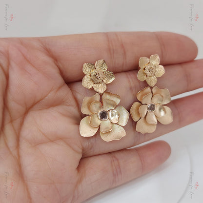 14k Gold Flower Drop, Solid Dangling Gold Earring with Flower Charms, Bubble Flower Earring Charm, Flower Earrings, Dangling diamond