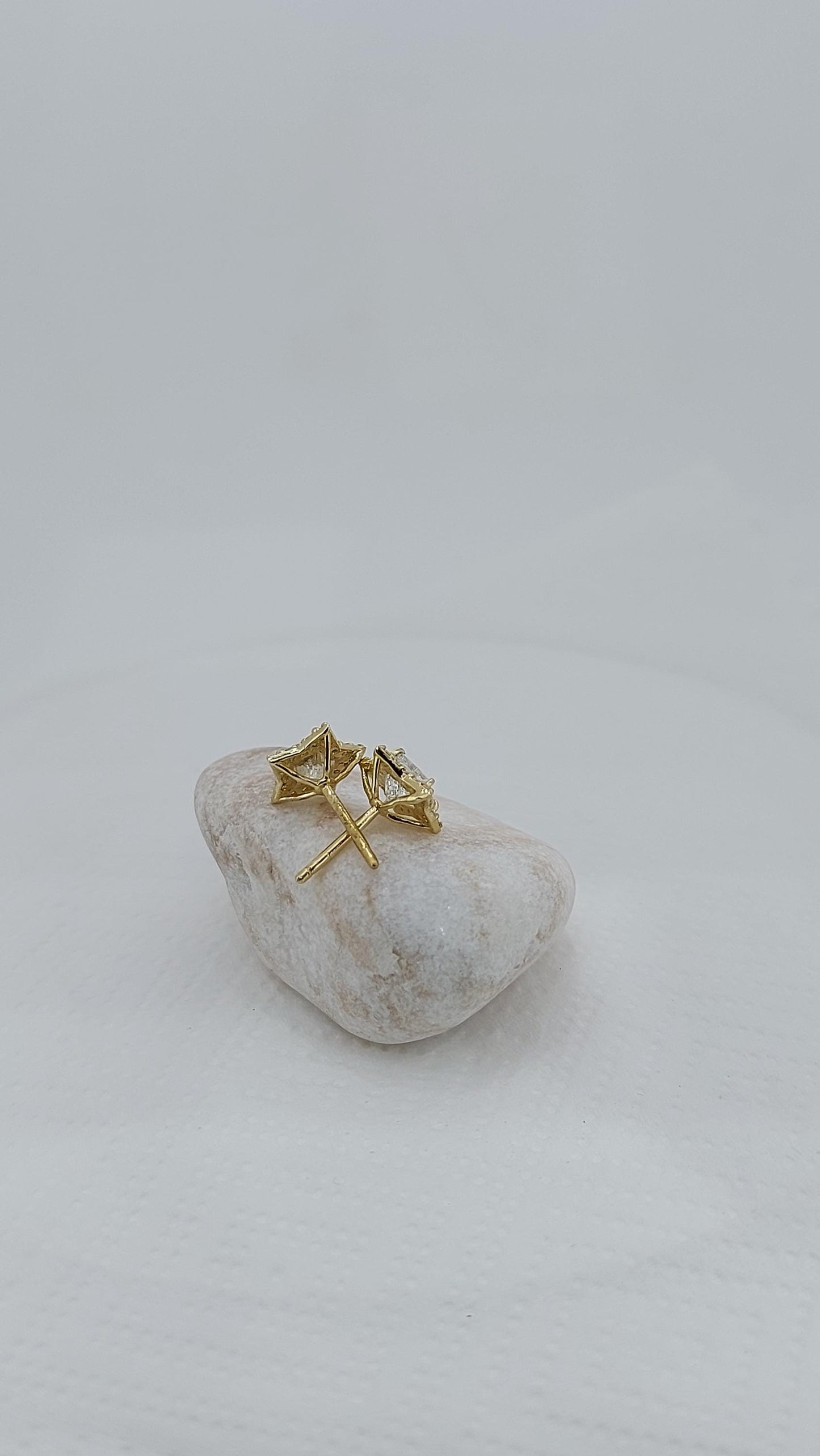Puces d'oreilles taille étoile / Puces d'oreilles taille étoile / Puces d'oreilles en or 14 carats / Puces d'oreilles taille étoile de 2 carats au total / Cadeau pour maman Moissanite engagement ring in Gold or Platinum — custom handcrafted by Forever For Love