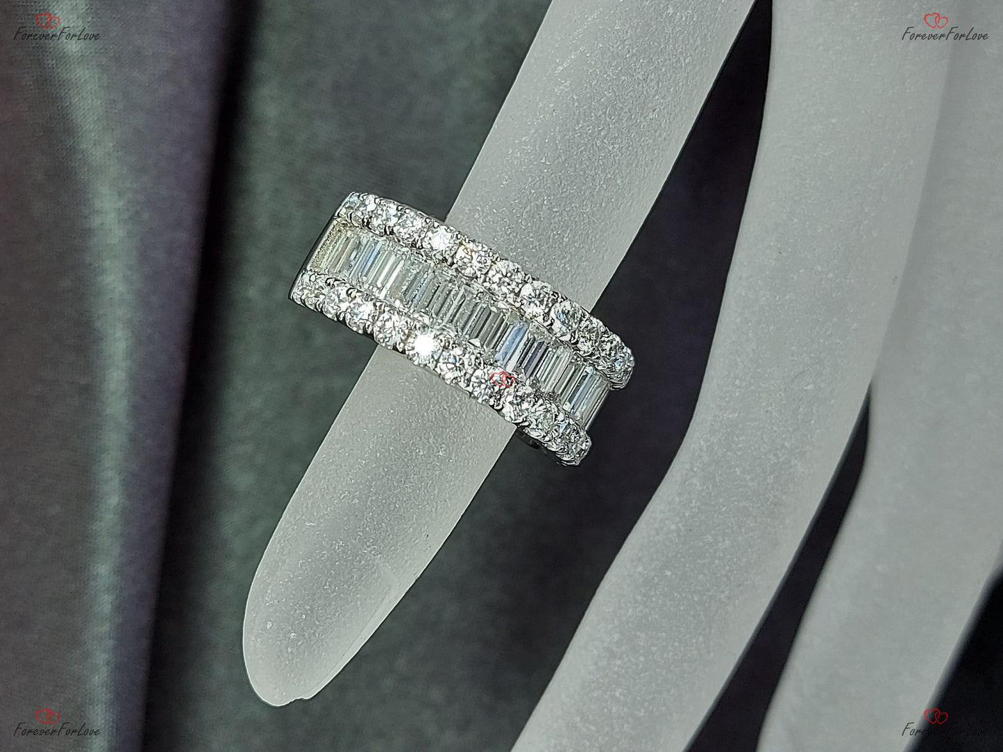 Bague Alliance Éternité Coupe Émeraude 3,5 carats, Alliance Baguette, Bague de Fiançailles Moissanite, Bague Éternité Complète, Or Blanc Massif 14K, Bague Statement Emerald cut Moissanite coupe brillante engagement ring in Gold or Platinum — custom handcrafted by Forever For Love