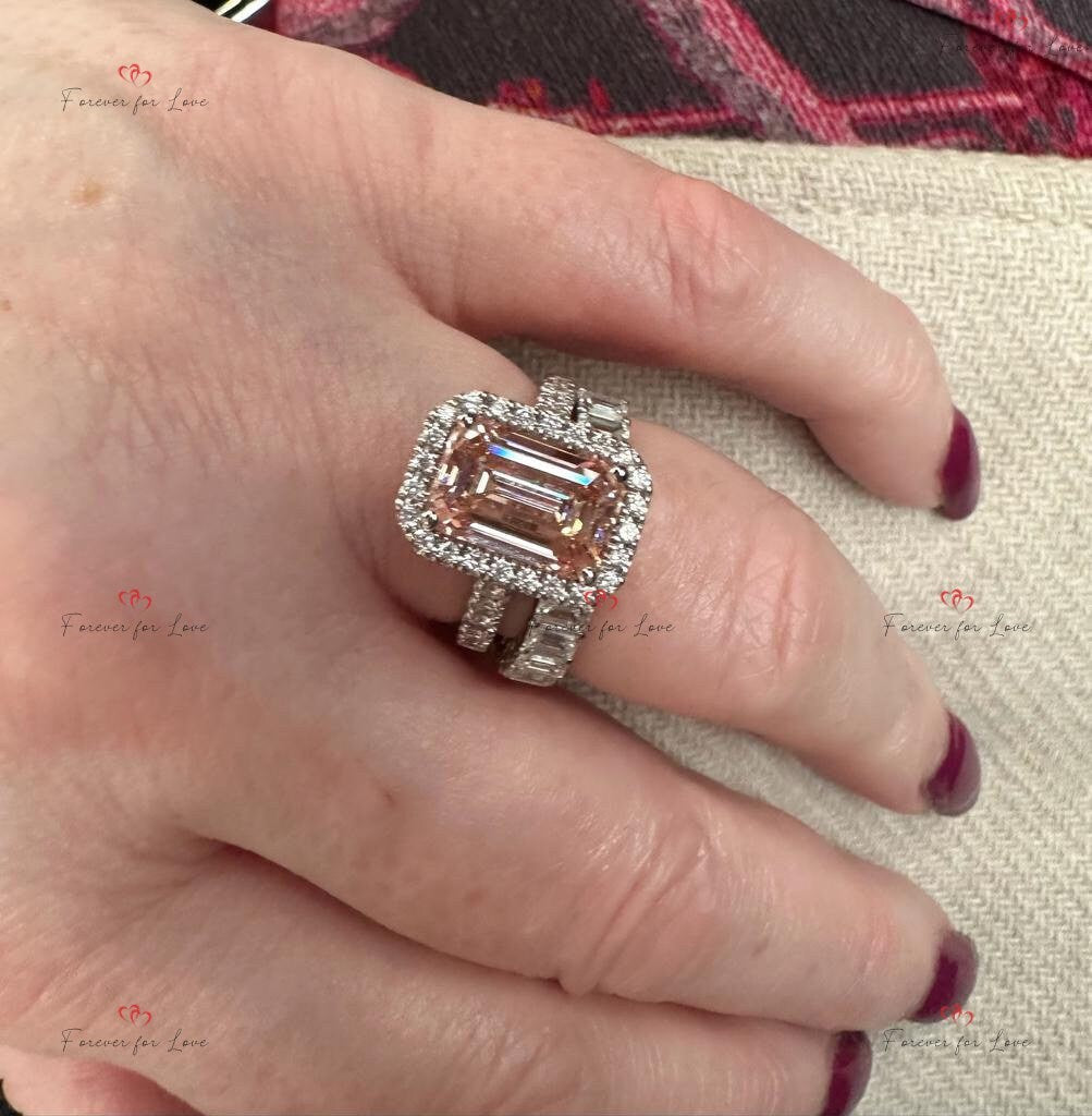Bague de fiançailles auréole avec diamant de laboratoire émeraude certifié IGI 4 carats Emerald cut 1Ct Moissanite Taille Brillant engagement ring in Gold or Platinum — custom handcrafted by Forever For Love