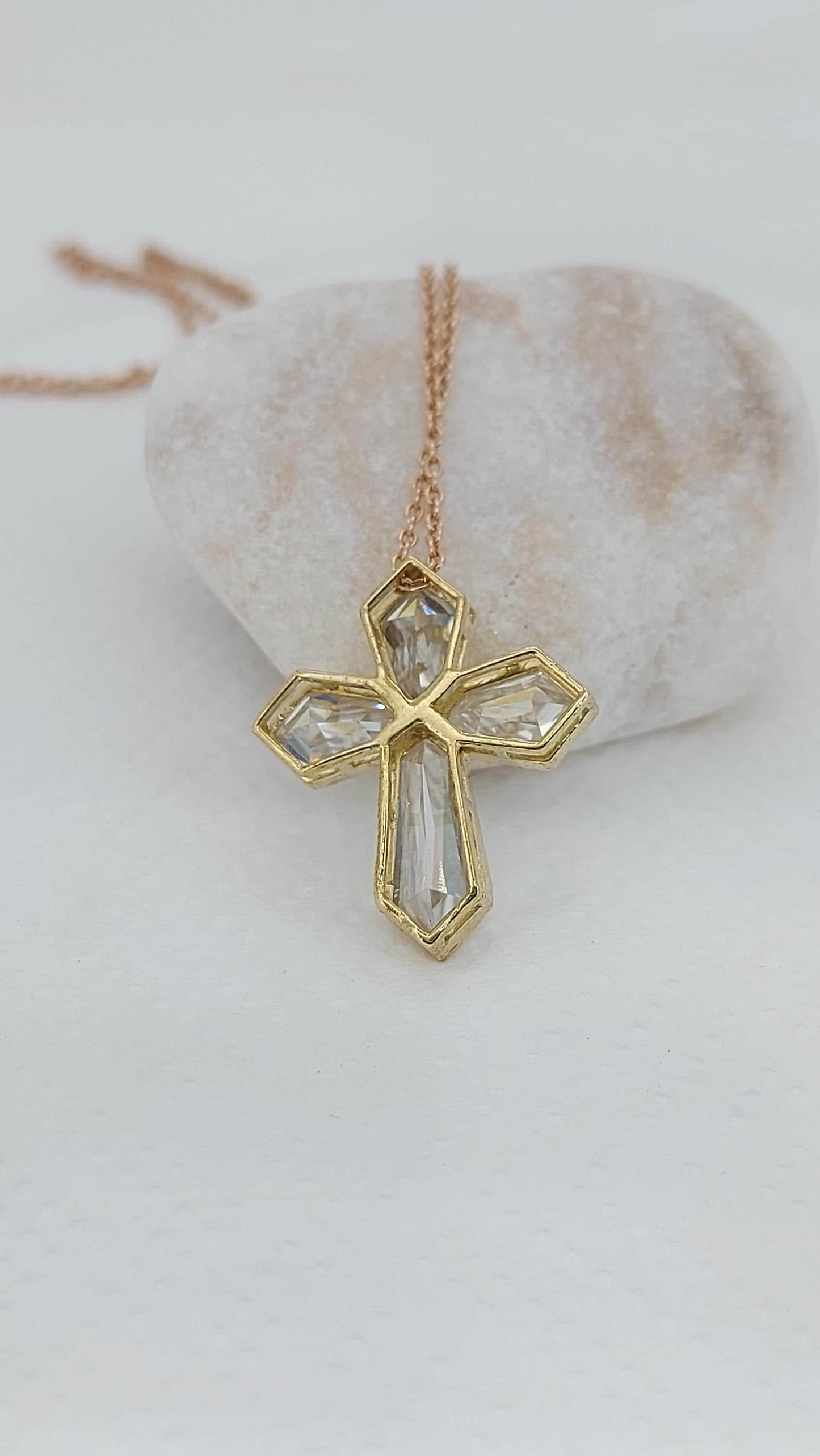 14k Massivgold Diamant Kreuz Halskette für Frauen, Diamant Kreuz Anhänger, Religiöser Schmuck, Christlicher Glaube Anhänger, Kreuz Geschenk für Frauen Moissanite engagement ring in Gold or Platinum — custom handcrafted by Forever For Love