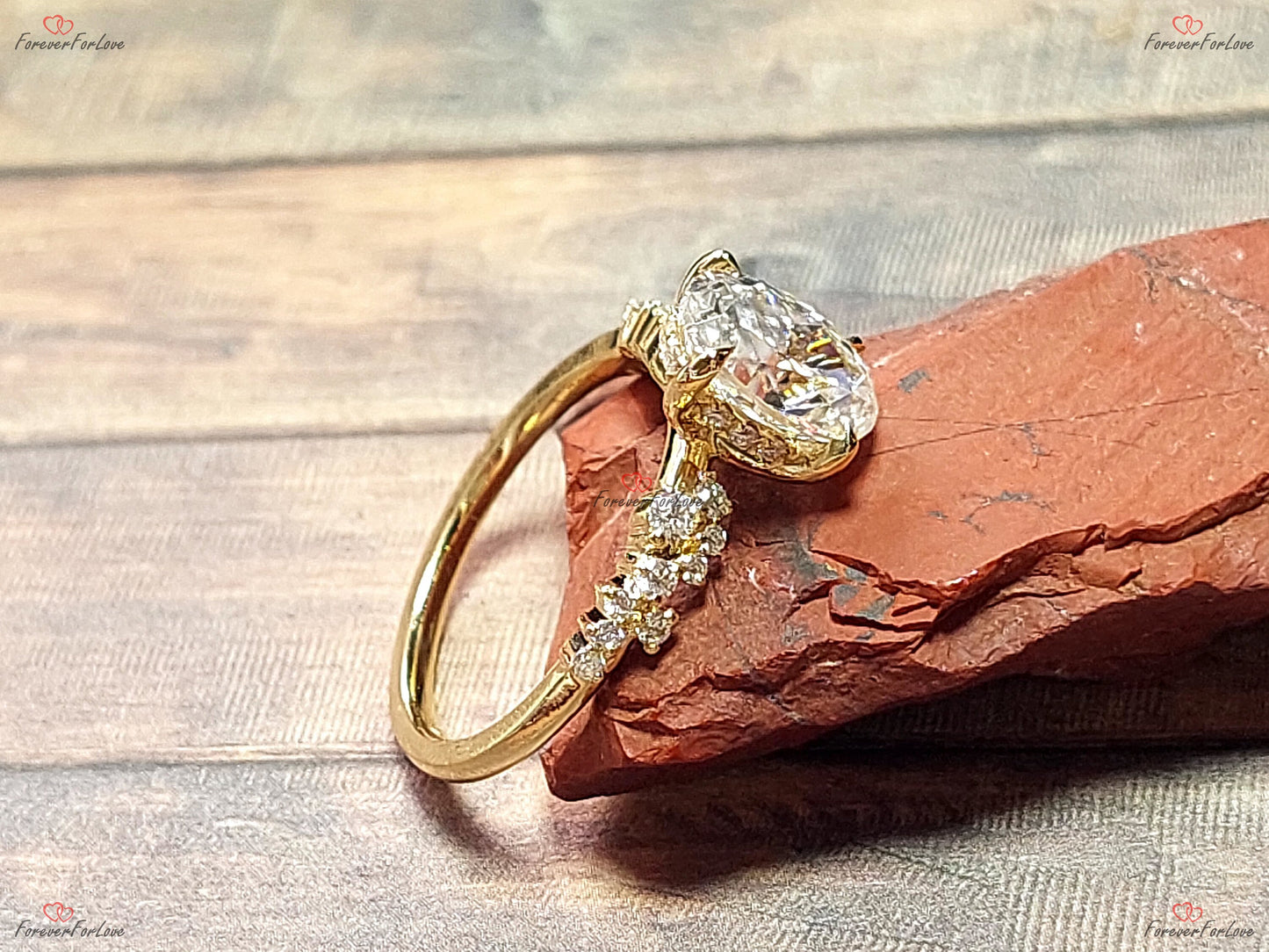 1,5 Karat ovaler Diamant, Moissanit Verlobungsring Oval cut Moissanite engagement ring in Gold or Platinum — custom handcrafted by Forever For Love
