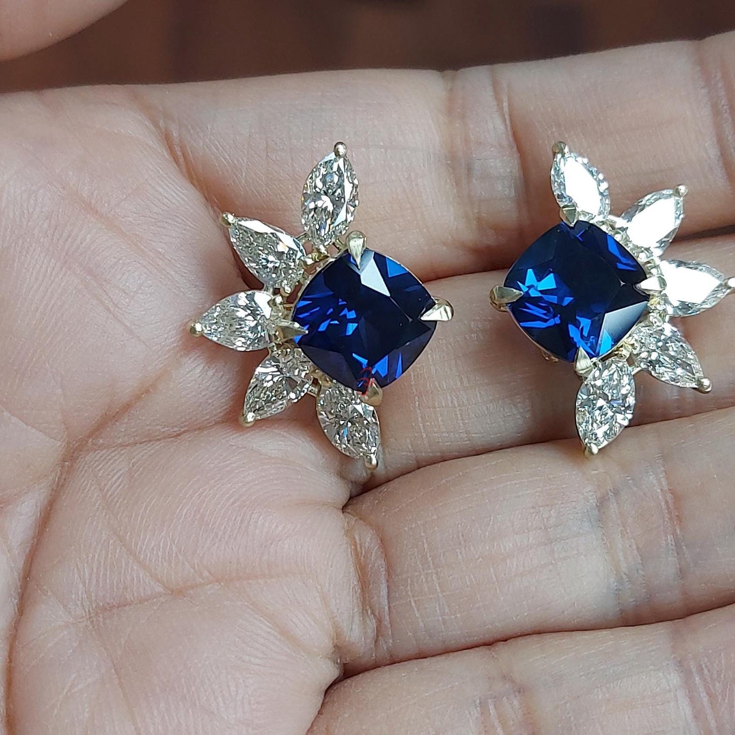 Boucles d'oreilles saphir et diamant, boucles d'oreilles saphir bleu en or 14 carats, clous d'oreilles saphir en forme de goutte avec diamants de laboratoire, boucles d'oreilles pierre de naissance de septembre Moissanite engagement ring in Gold or Platinum — custom handcrafted by Forever For Love