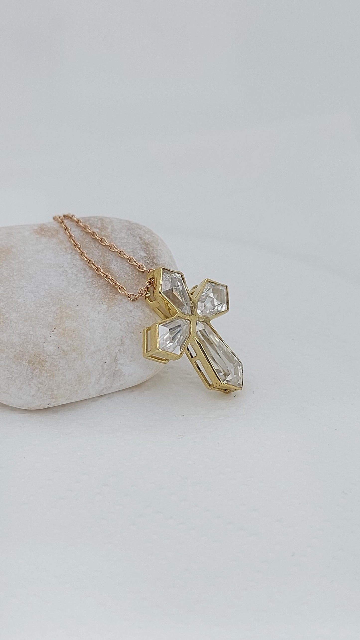 14k Massivgold Diamant Kreuz Halskette für Frauen, Diamant Kreuz Anhänger, Religiöser Schmuck, Christlicher Glaube Anhänger, Kreuz Geschenk für Frauen Moissanite engagement ring in Gold or Platinum — custom handcrafted by Forever For Love