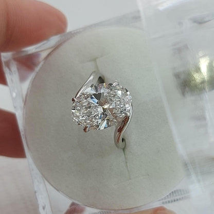 4.5 Ct IGI Certified Oval Lab Diamond Solitaire Engagement Ring