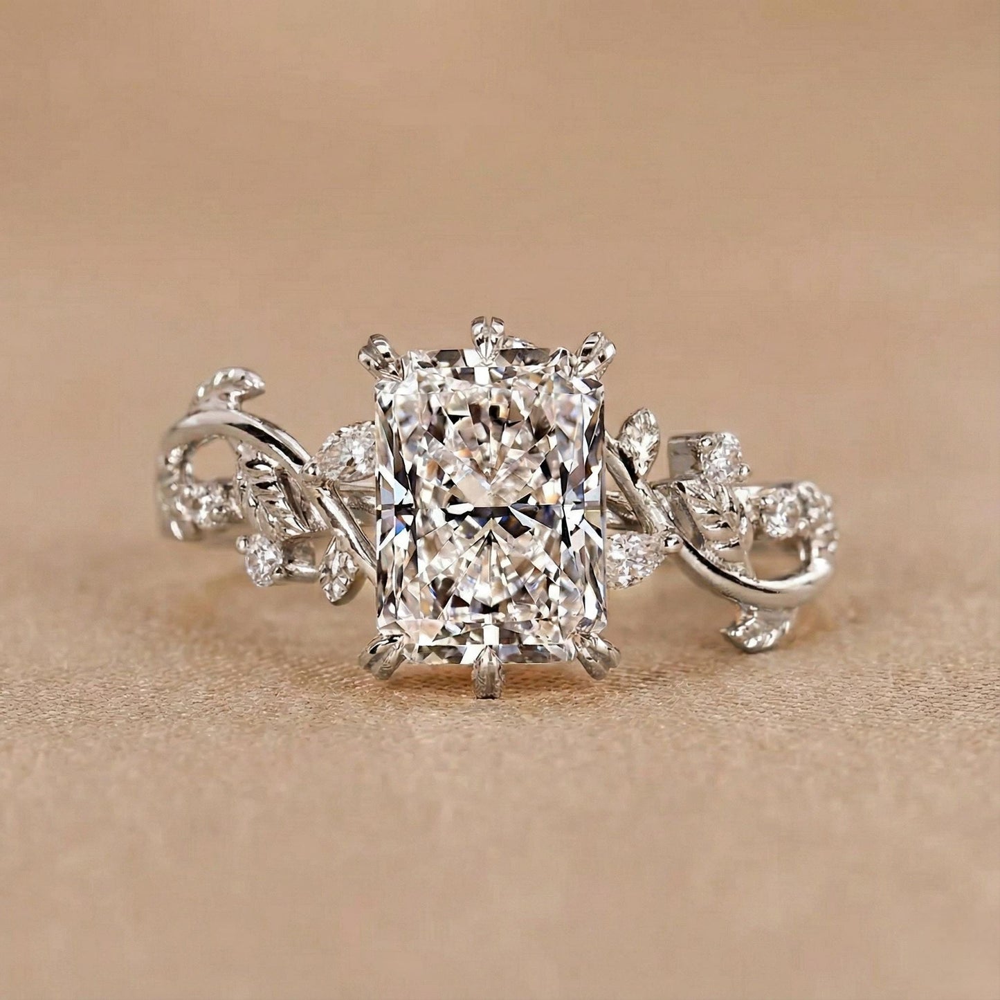 Strahlender Diamant-Verlobungsring im Natur-Look, Blatt- und Blüten-Design, einzigartiger Versprechensring für sie, Jubiläumsgeschenk Radiant cut Moissanite engagement ring in 935 Argentium Silber — custom handcrafted by Forever For Love