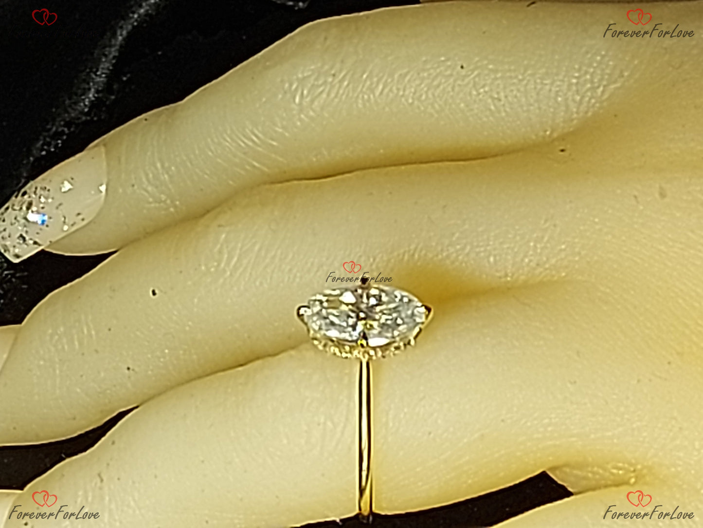 3 Karat ovaler Moissanit-Verlobungsring mit verstecktem Halo Oval cut Moissanite engagement ring in 935 Argentium Silber — custom handcrafted by Forever For Love
