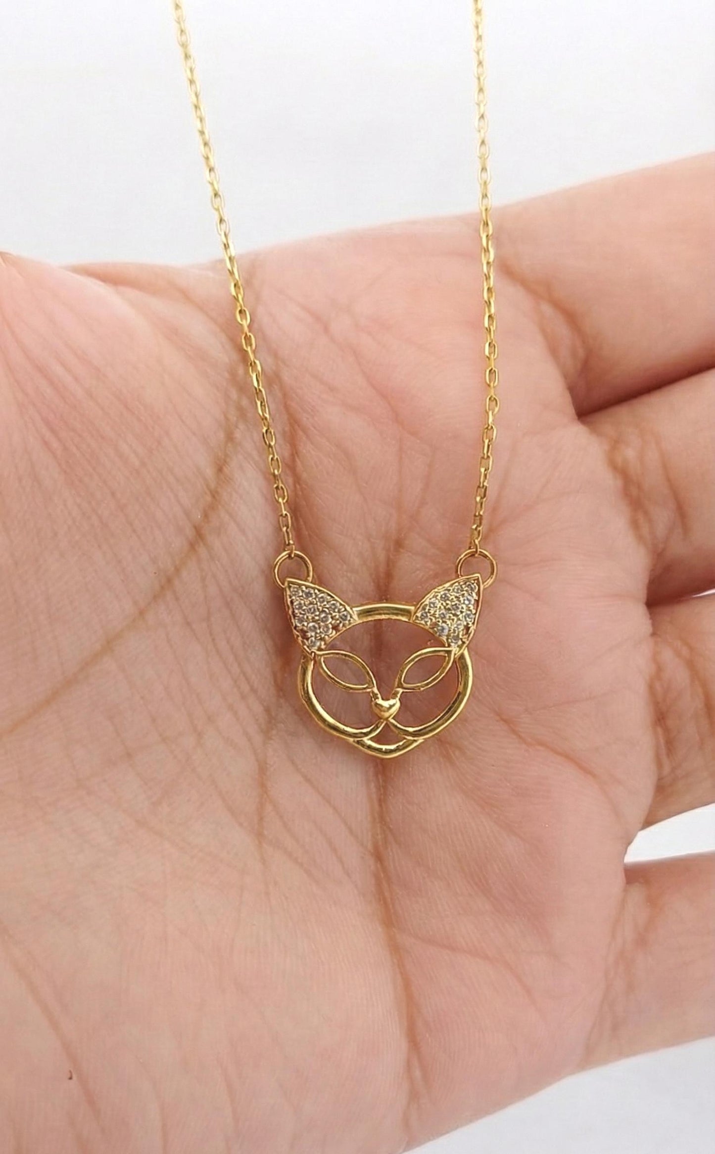 Massive Gold Katzenkette, 14k Gelbgold, Zierlicher minimalistischer Katzenanhänger, Zierliche Damenkette, Besonderes Geschenk für Sie. Moissanite engagement ring in Gold or Platinum — custom handcrafted by Forever For Love