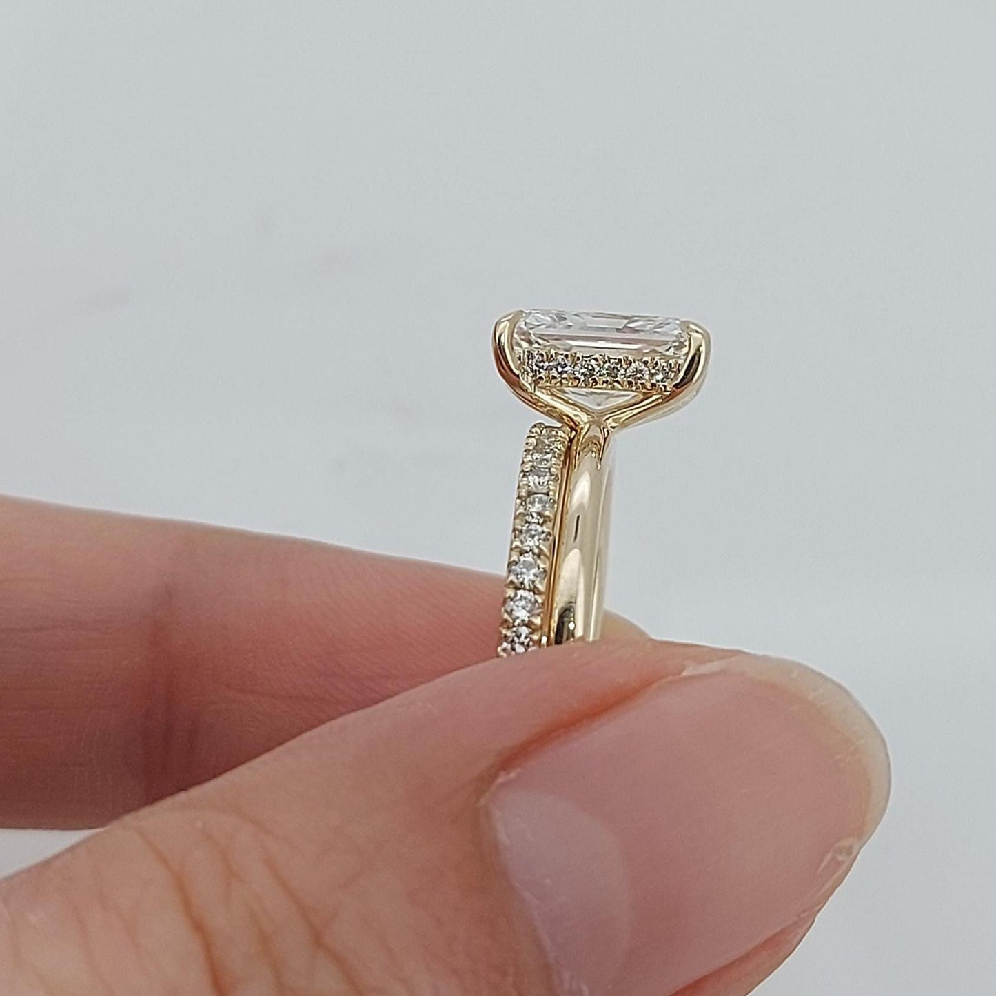 Bague éternité diamant de laboratoire taille radiant 1,76 carats Radiant cut Moissanite taille brillant engagement ring in Gold or Platinum — custom handcrafted by Forever For Love