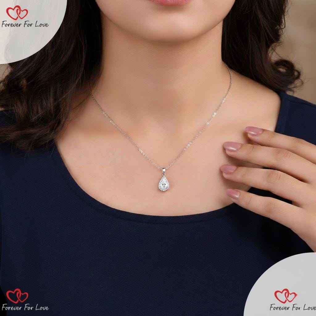 Birnenförmiger Diamantanhänger Einzigartiger Halo-Diamantanhänger für Damen Birnenförmiger im Labor gezüchteter Diamantanhänger als Geschenk zum Jahrestag und Geburtstag für Ehefrauen Moissanite engagement ring in Gold or Platinum — custom handcrafted by Forever For Love