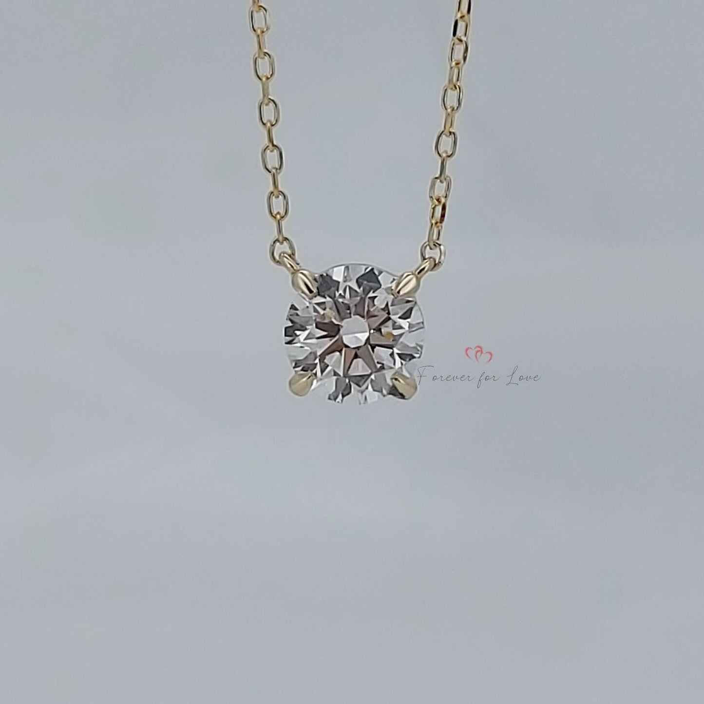 Halskette mit rundem Diamanten, 14 Karat Gelbgold, zierlicher minimalistischer Diamantanhänger, echte runde Diamant-Halskette für Damen, Brautjungfern-Halsketten-Geschenk. Moissanite engagement ring in Gold or Platinum — custom handcrafted by Forever For Love