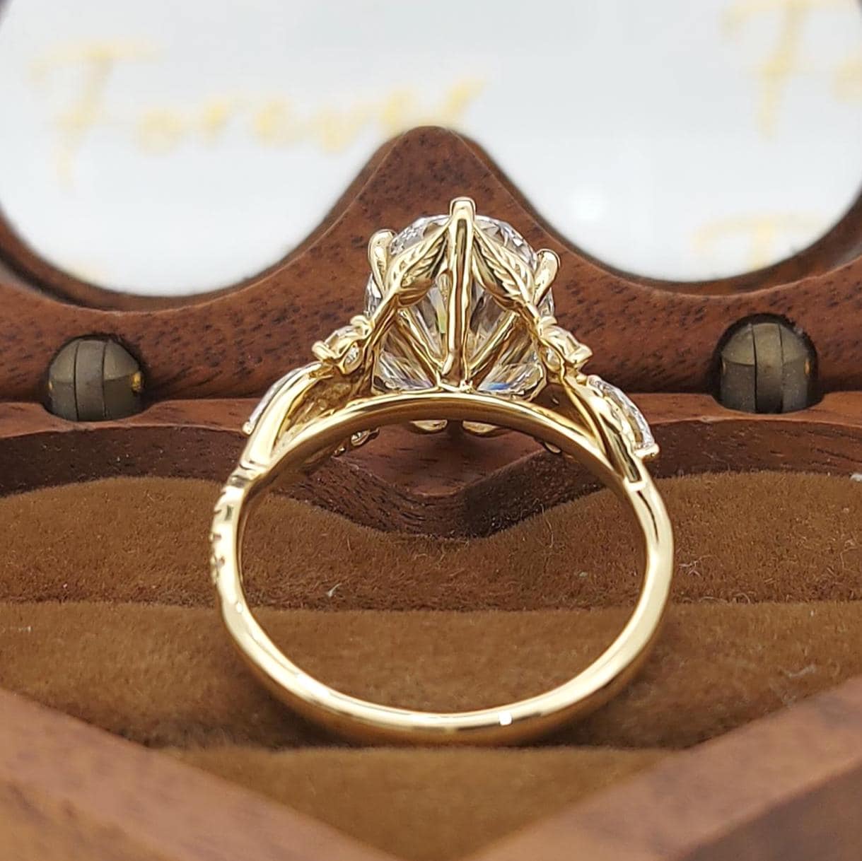 3.3ct Naturinspirierter E, VVS2, IGI-zertifizierter ovaler Diamant-Verlobungsring, Naturinspiriertes Design, Ehering, Perfektes Hochzeitsgeschenk Oval cut Moissanite engagement ring in 935 Argentium Silber — custom handcrafted by Forever For Love