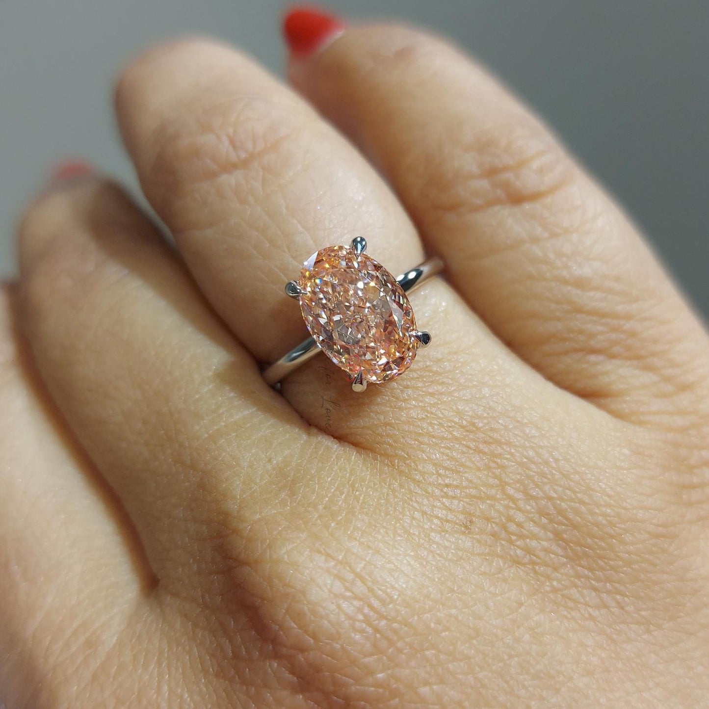 IGI-zertifizierter ovaler Labordiamant-Verlobungsring Oval cut Moissanite engagement ring in 935er Argentium Silber — custom handcrafted by Forever For Love
