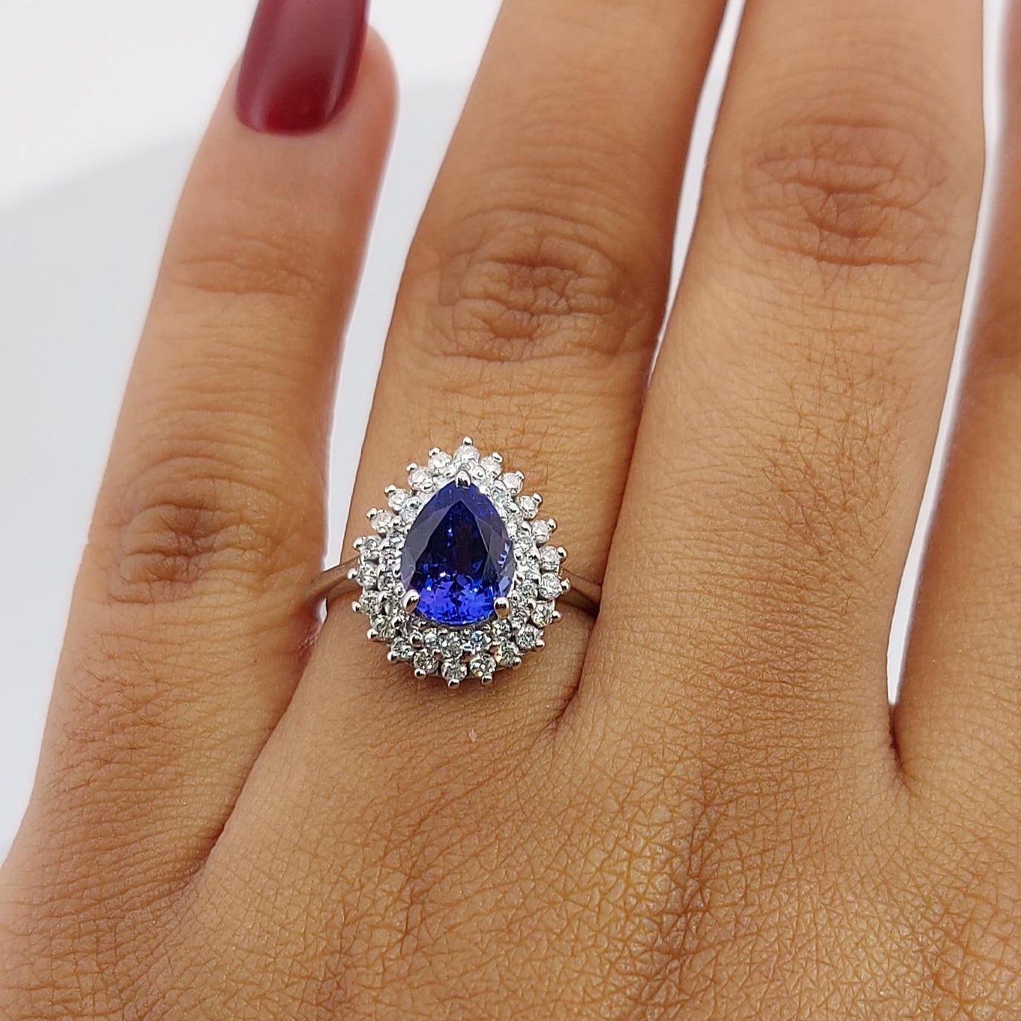 1,5 Karat Tropfen-Diamant-Tansanit-Halo-Verlobungsring Pear cut Moissanite engagement ring in 935 Argentium Silber — custom handcrafted by Forever For Love