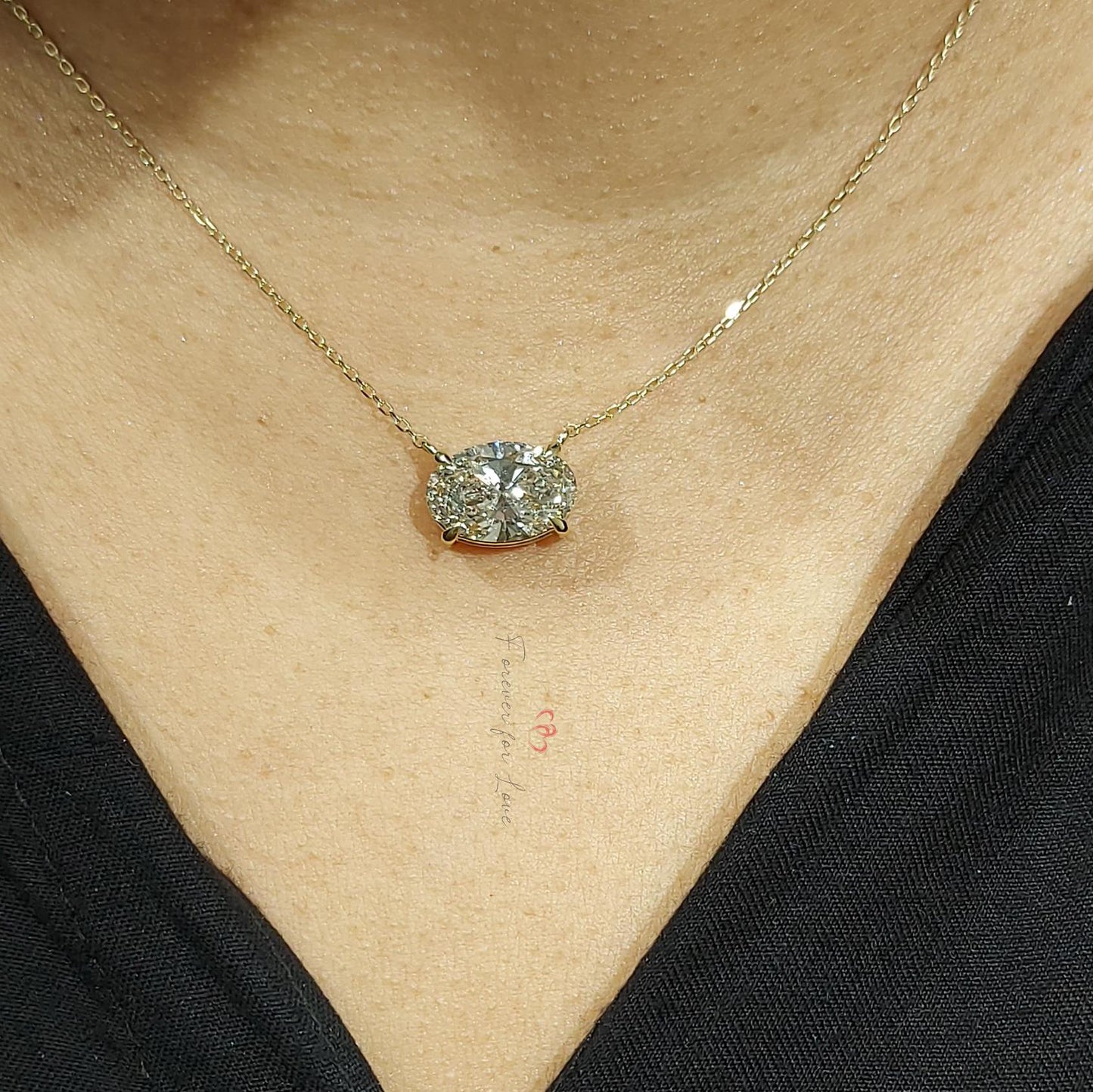 Pendentif solitaire flottant en or jaune 14 carats avec diamant taille ovale et chaîne de 45,7 cm, certifié IGI, 3 carats, couleur F, pureté VS1, diamant de synthèse Moissanite engagement ring in Gold or Platinum — custom handcrafted by Forever For Love