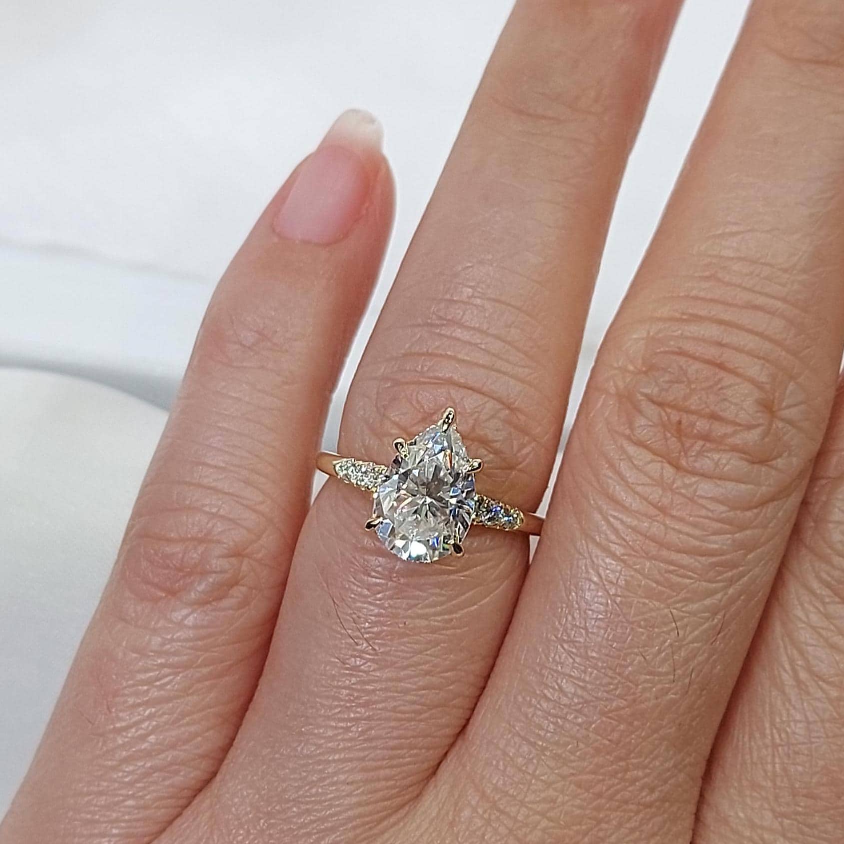 Pear Cut Engagement Ring, 2 CT Moissanite Engagement in Solid Gold,, Elongated Pear Engagement Ring, Modern Engagement Ring.