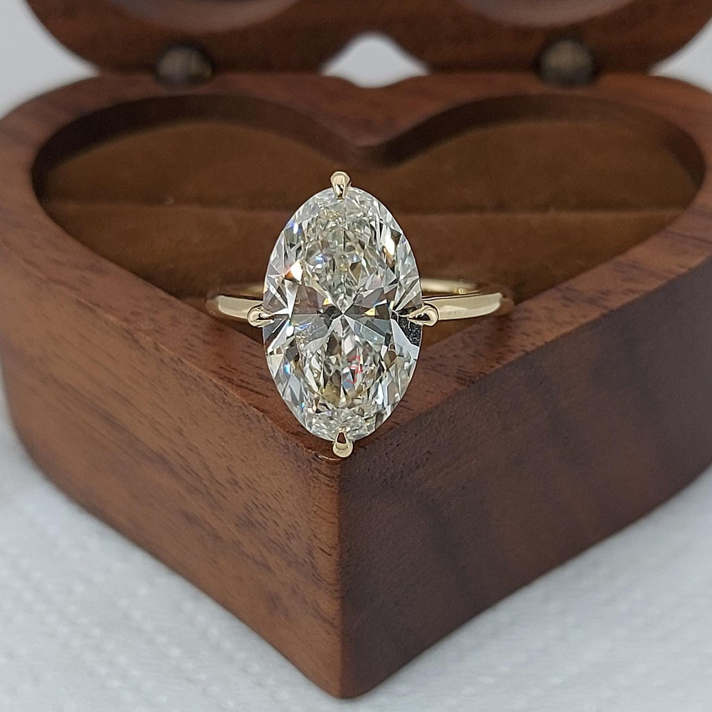5 Karat IGI zertifizierter Oval Labor-Diamant Verlobungsring Oval cut Moissanite engagement ring in 935 Argentium Silber — custom handcrafted by Forever For Love