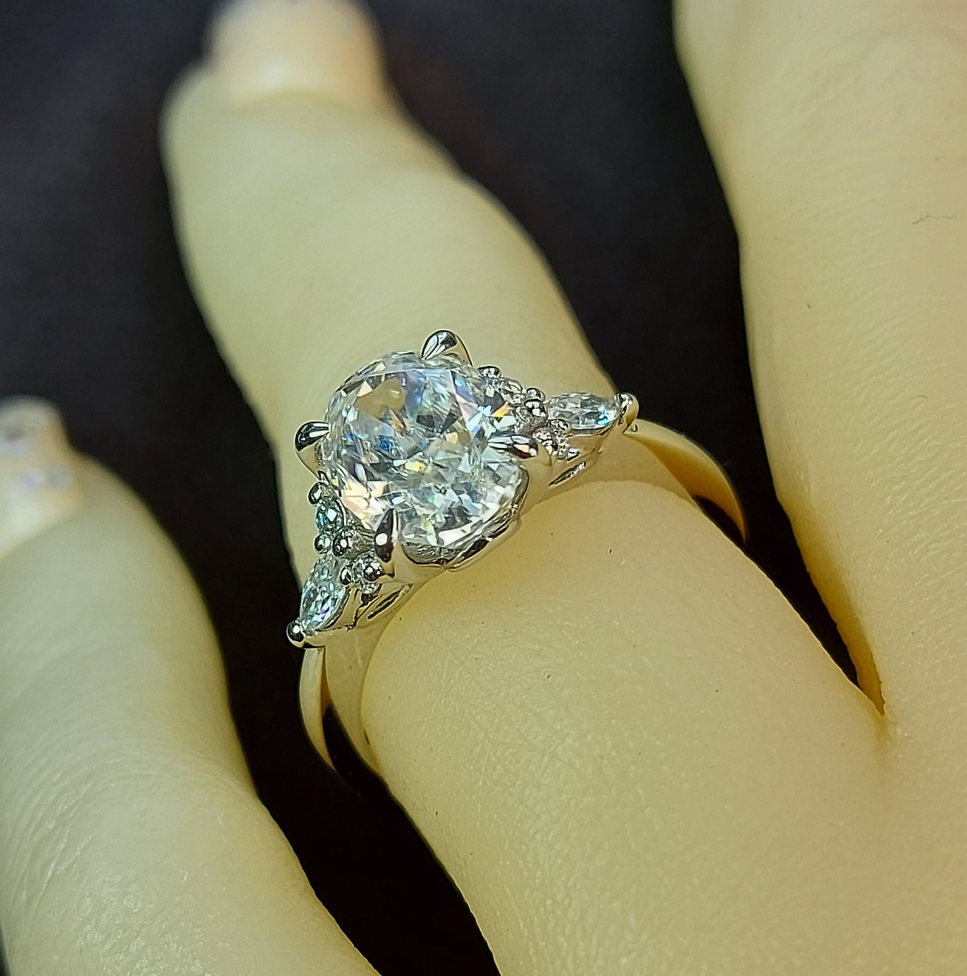 2 Ct Oval Moissanite Engagement Ring