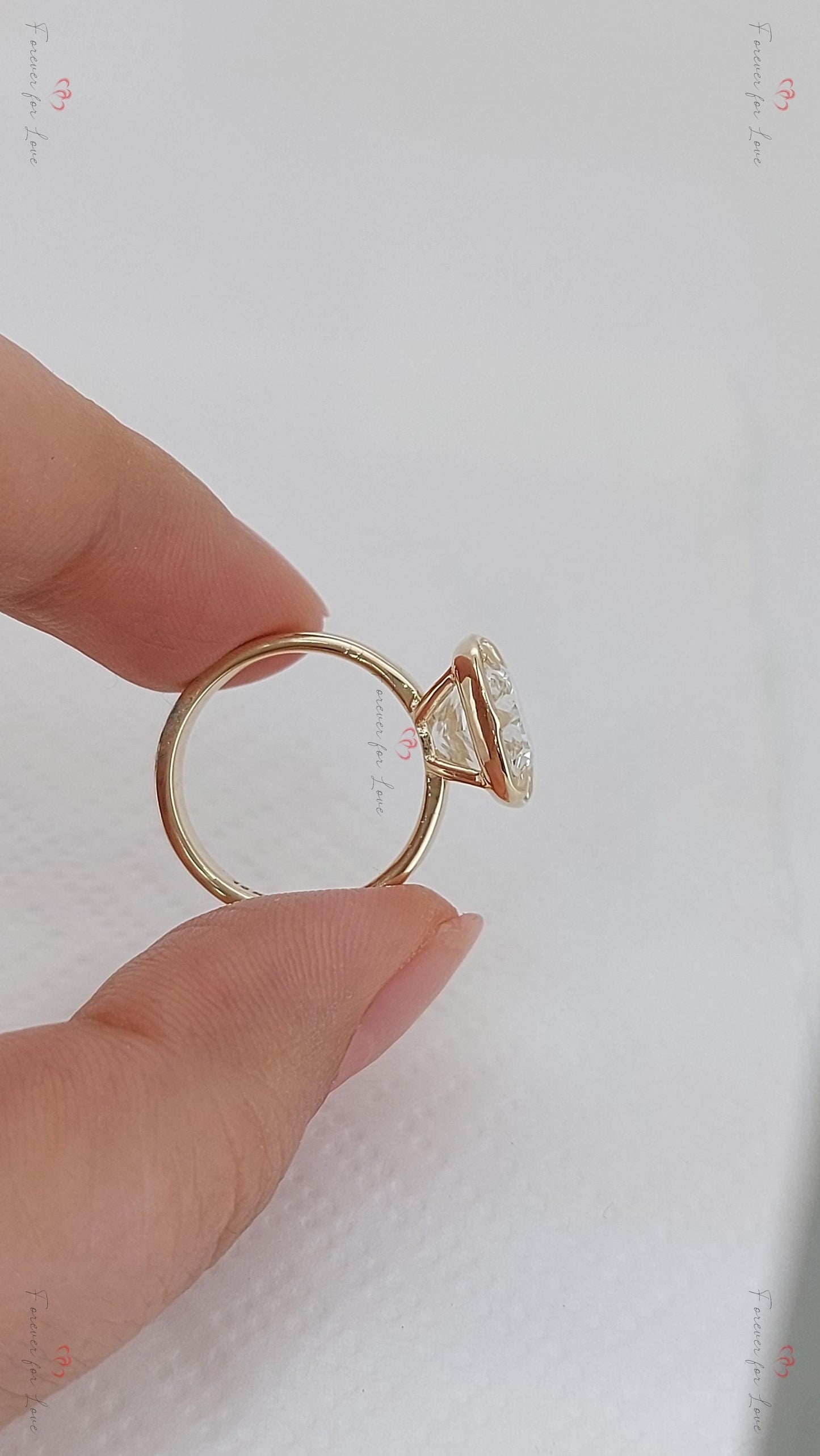 Bague 6 Ct avec Diamant de Synthèse Coussin Allongé Certifié IGI Cushion cut 1Ct Moissanite Taille Brillant engagement ring in Gold or Platinum — custom handcrafted by Forever For Love