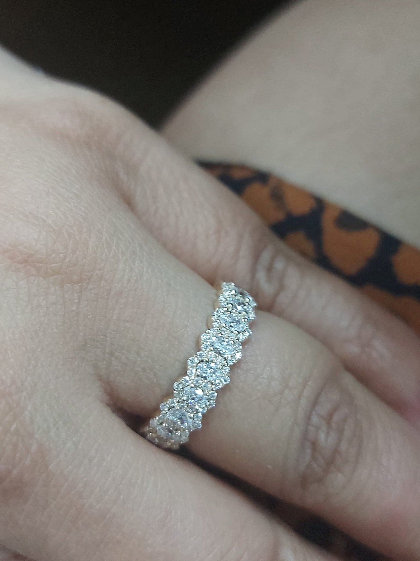 Ovaler Labor-Diamant-Eternity-Ring Oval cut Moissanite engagement ring in 935 Argentium Silber — custom handcrafted by Forever For Love