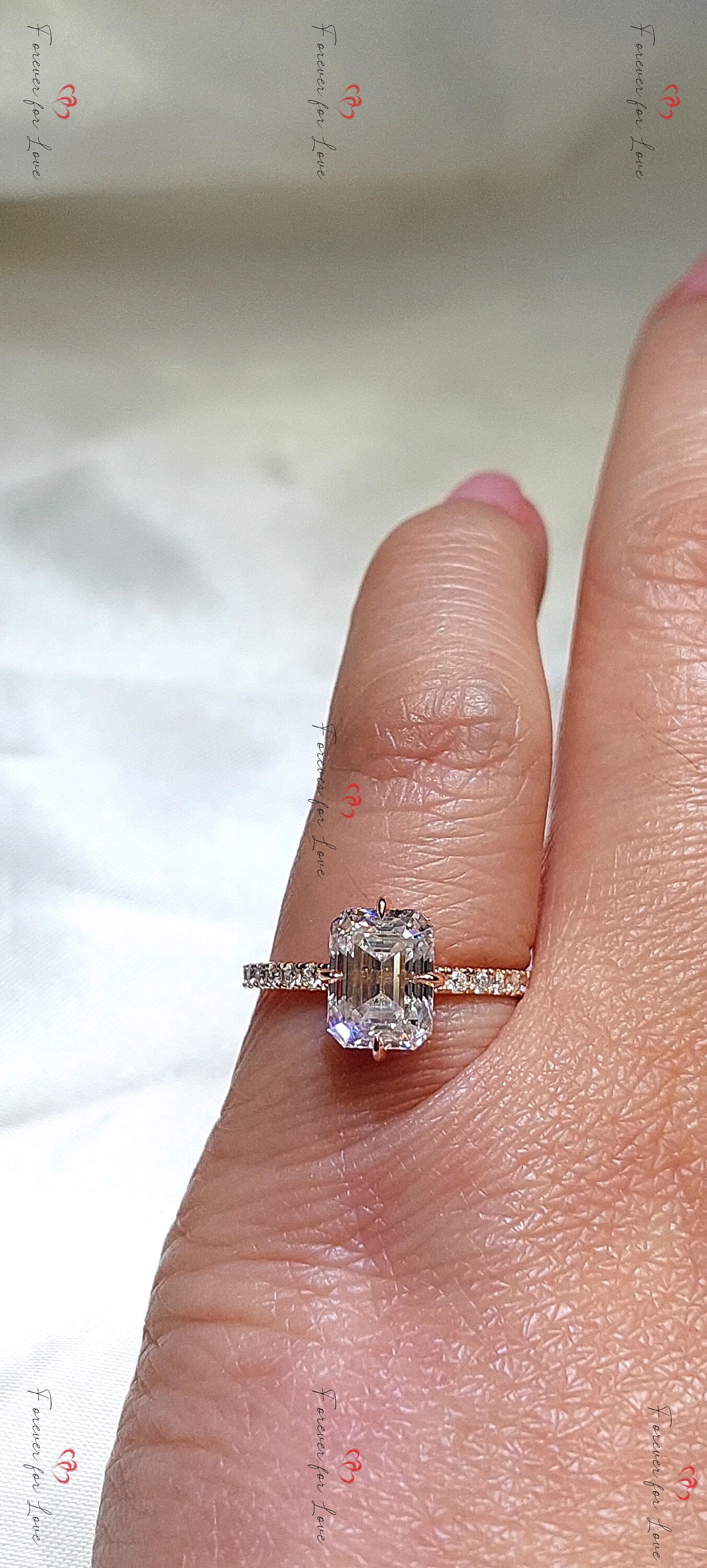 1,5 Karat Smaragd-Diamant, Moissanit, Smaragd-Solitär-Verlobungsring Emerald cut Moissanite engagement ring in 935er Argentium Silber — custom handcrafted by Forever For Love