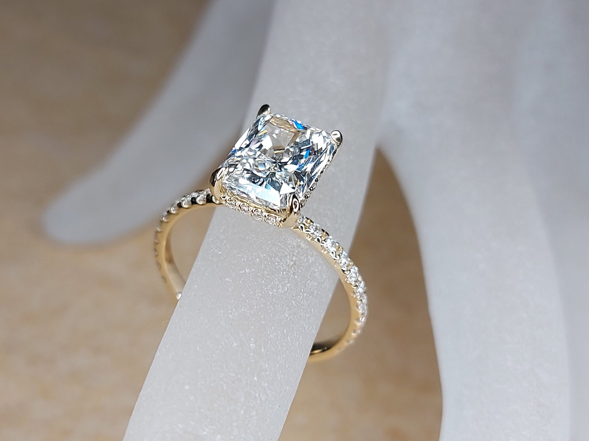 3.5 Ct IGI Certified Radiant Lab Diamond Solitaire Engagement Ring