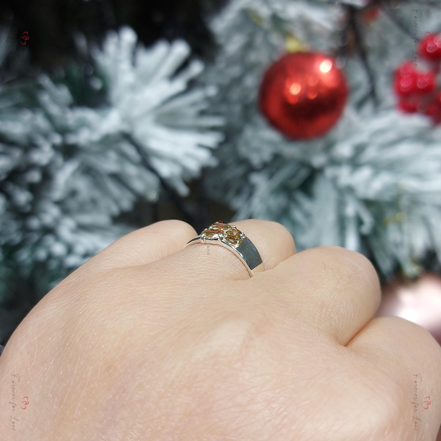 Bague de fiançailles diamant champagne Round cut 1Ct Moissanite taille brillant engagement ring in Gold or Platinum — custom handcrafted by Forever For Love