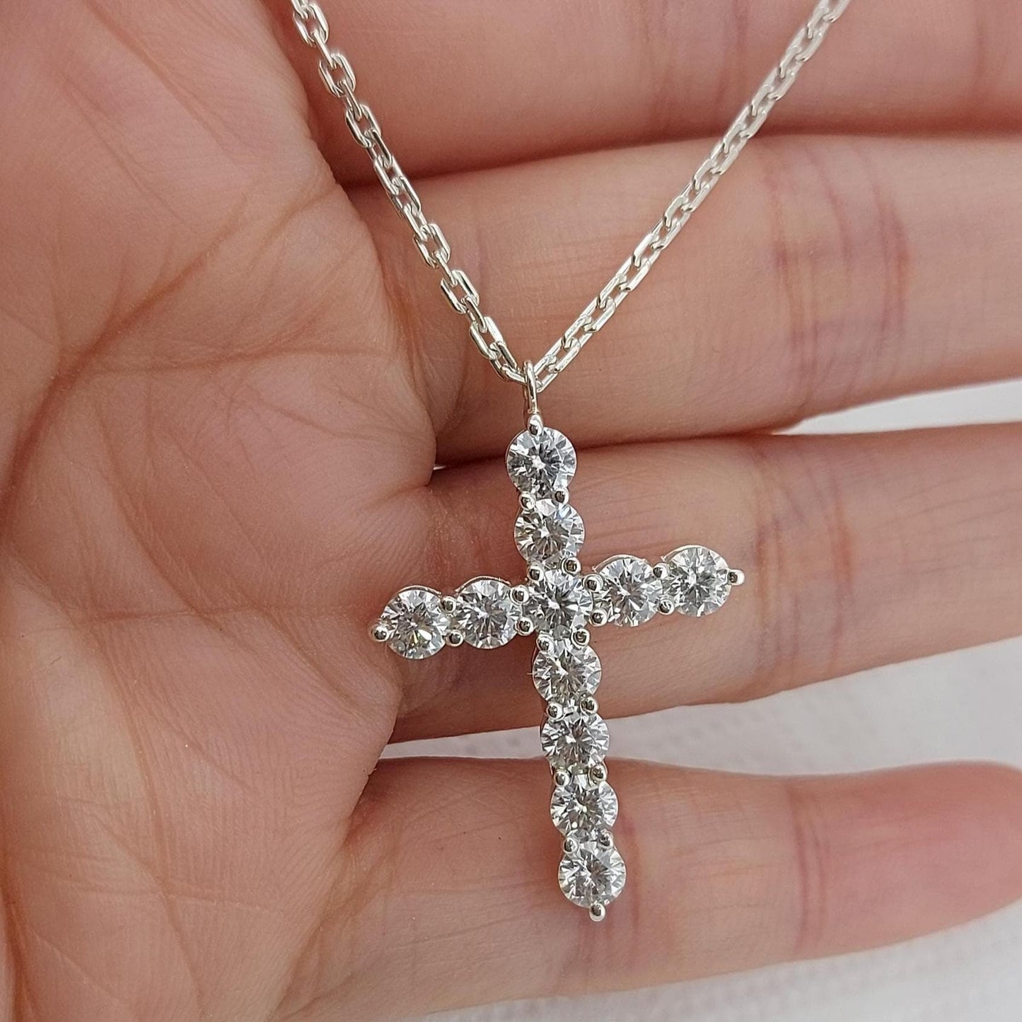14 Karat Massivgold Diamant Kreuz Halskette für Damen, Diamant Kreuz Anhänger, Religiöser Schmuck, Christlicher Glaubensanhänger, Kreuz Geschenk für Frauen Moissanite engagement ring in Gold or Platinum — custom handcrafted by Forever For Love