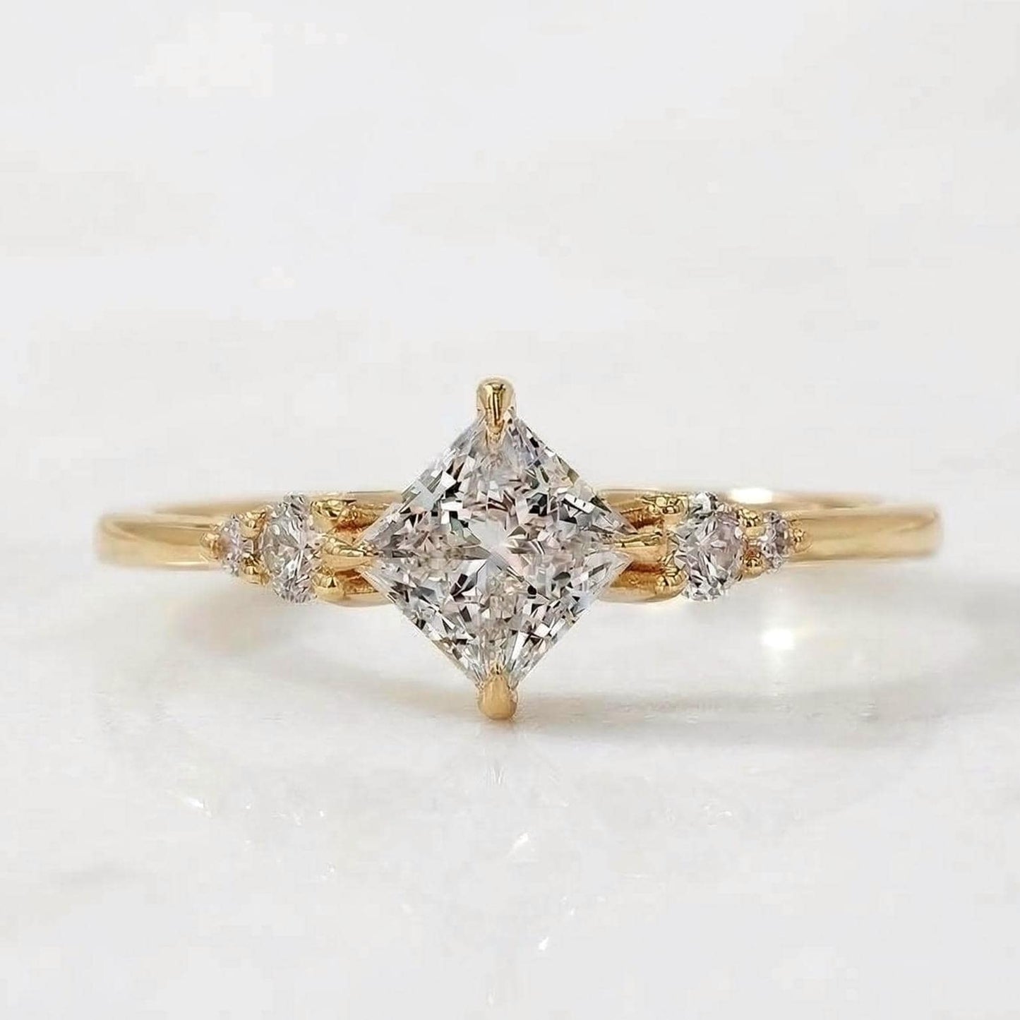 1,5 Karat Prinzessin Labor Diamant Dreistein Verlobungsring Princess cut Moissanite engagement ring in Gold or Platinum — custom handcrafted by Forever For Love