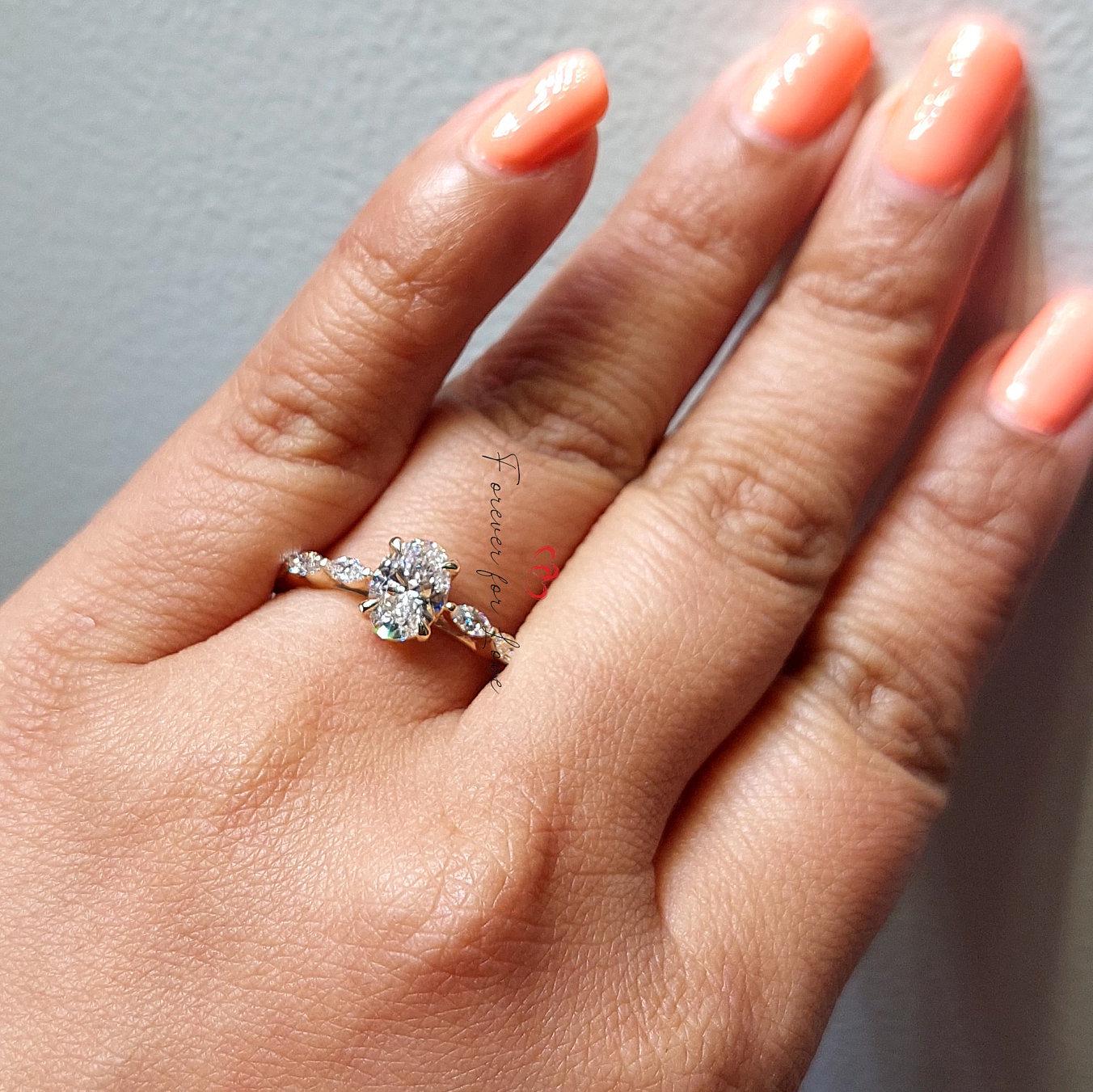 1 Karat IGI zertifizierter ovaler Labor-Diamant Solitär Verlobungsring Oval cut Moissanite engagement ring in 935er Argentium Silber — custom handcrafted by Forever For Love