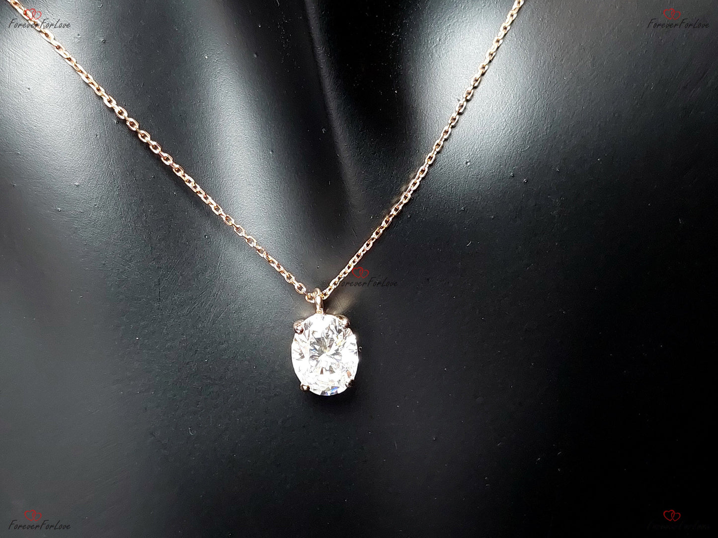 Collier ovale en moissanite, or rose 14 carats, pendentif minimaliste délicat en moissanite, collier alternatif en diamant pour femme, cadeau spécial pour elle. Moissanite engagement ring in Gold or Platinum — custom handcrafted by Forever For Love