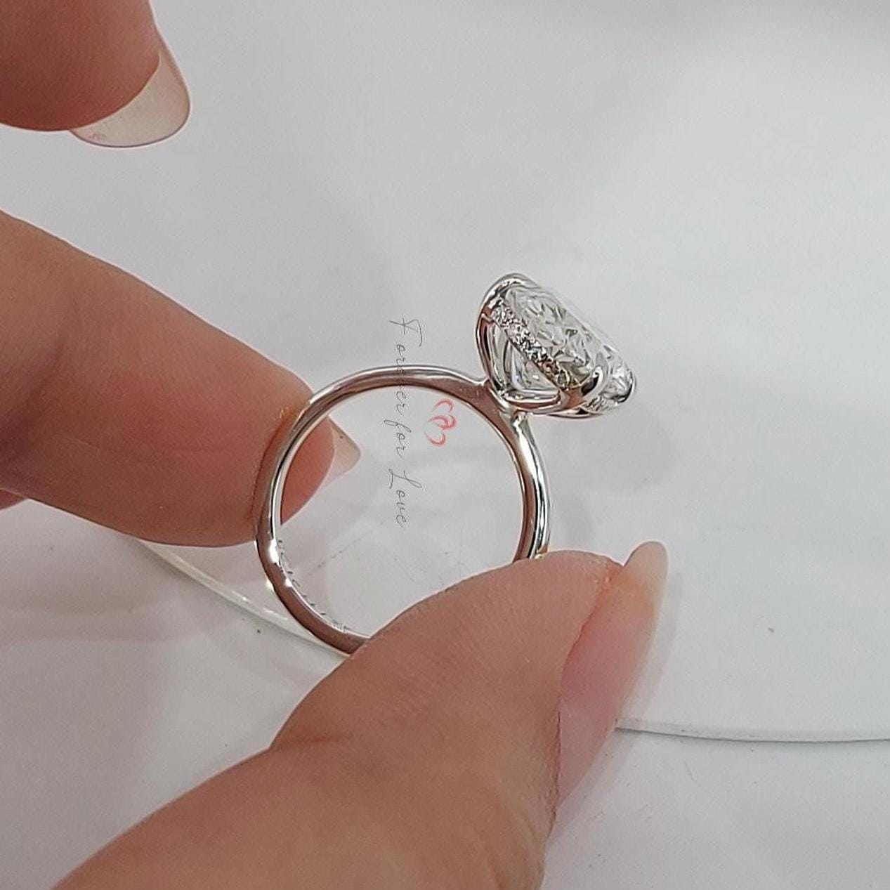 3 Karat ovaler Brillant Labor-Diamant-Solitärring Oval cut Moissanite engagement ring in 935 Argentium Silber — custom handcrafted by Forever For Love