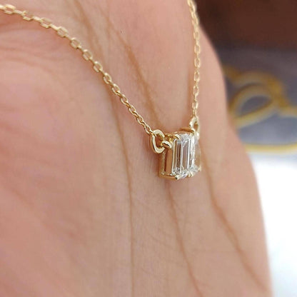 0,8 tcw Toi et Moi Diamant-Anhänger, Smaragd- und Tropfenschliff-Halskette, zierliche goldene Minimal-Halskette, Labordiamant-Geschenk für sie