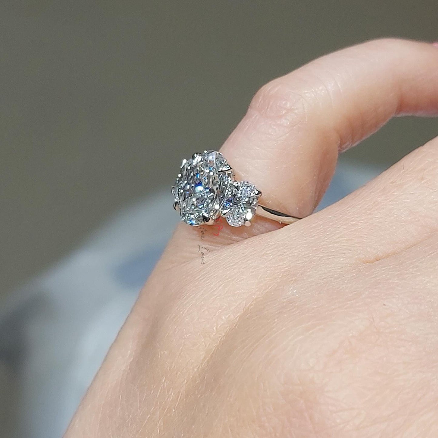3 Karat IGI zertifizierter ovaler Labordiamant Dreisteinring Oval cut Moissanite engagement ring in Gold or Platinum — custom handcrafted by Forever For Love