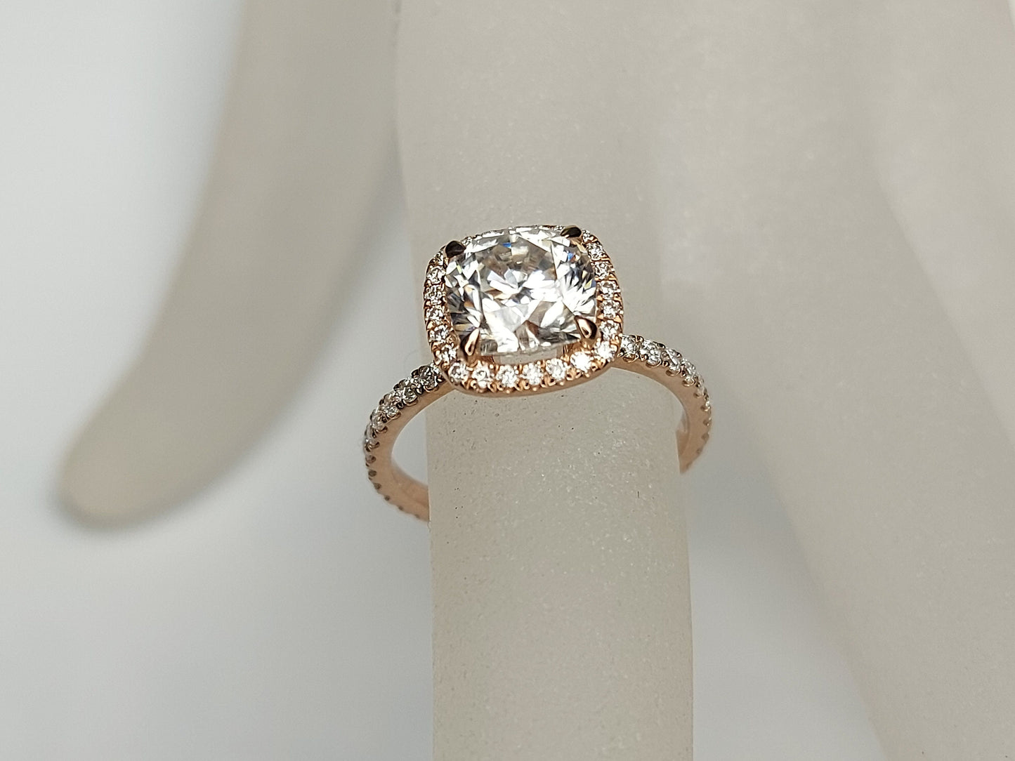 Bague de fiançailles halo coussin diamant 2 carats, moissanite Cushion cut 1Ct Moissanite taille brillant engagement ring in Gold or Platinum — custom handcrafted by Forever For Love
