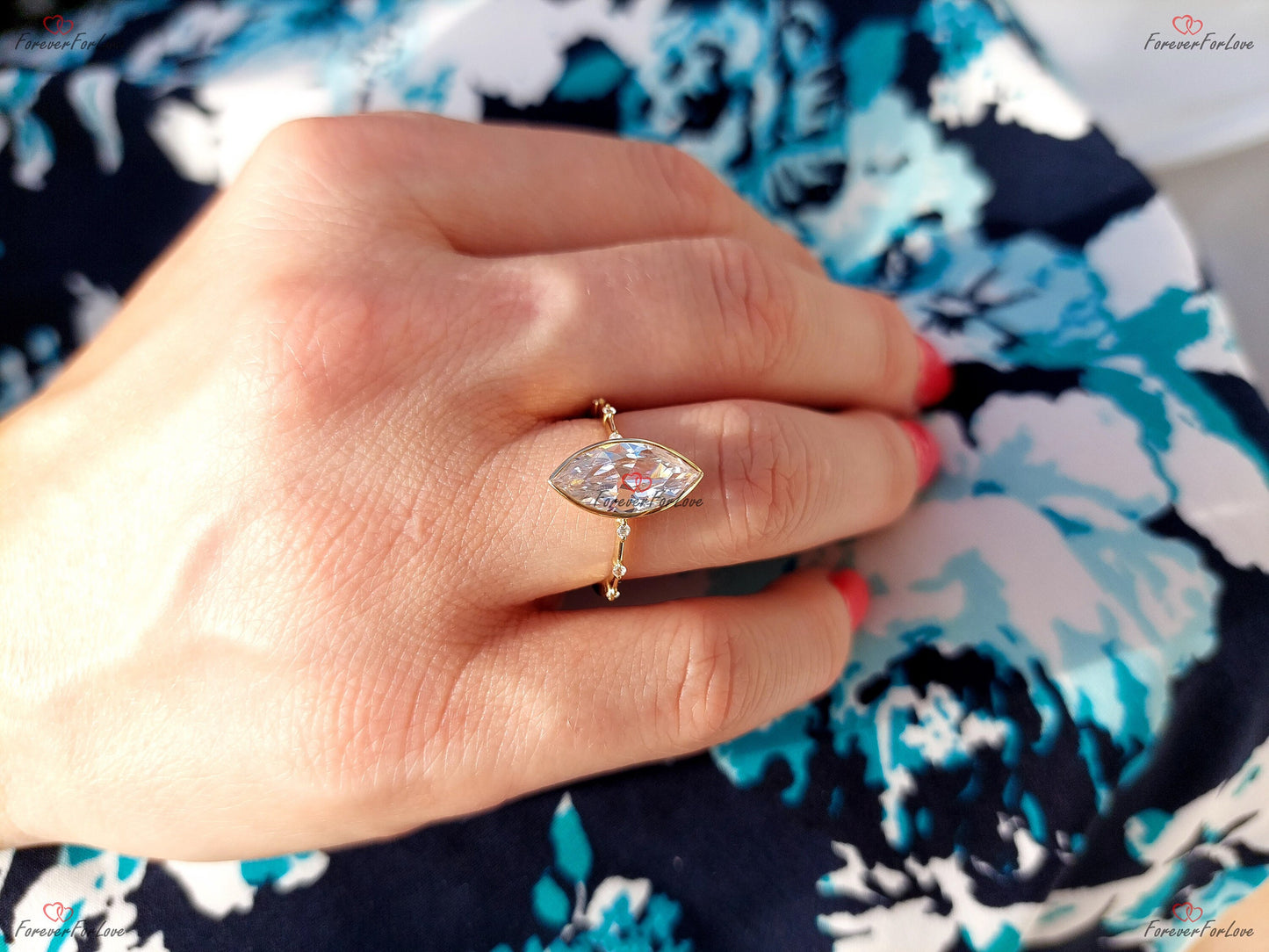 Bague de fiançailles 4 carats avec diamant naturel taille marquise certifié GIA et halo dissimulé Marquise cut Moissanite taille brillant engagement ring in Gold or Platinum — custom handcrafted by Forever For Love