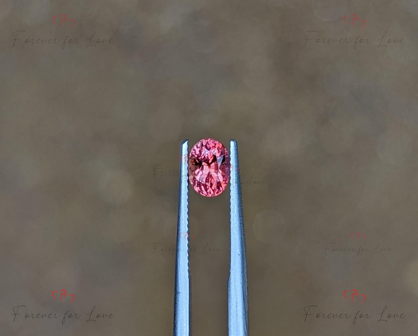 Saphir Padparadscha 0,69 carats, Pierre précieuse naturelle de Ceylan de forme ovale non chauffée non traitée, 5,5 x 4 x 3,8 mm Moissanite engagement ring in Gold or Platinum — custom handcrafted by Forever For Love