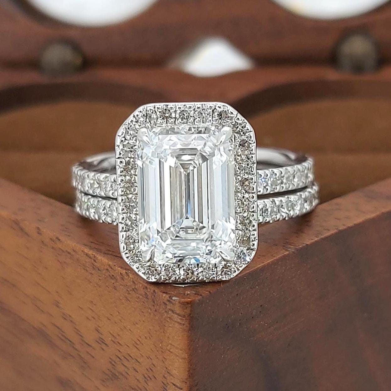 3 Ct IGI Certified Emerald Diamond, Emerald Halo Ring
