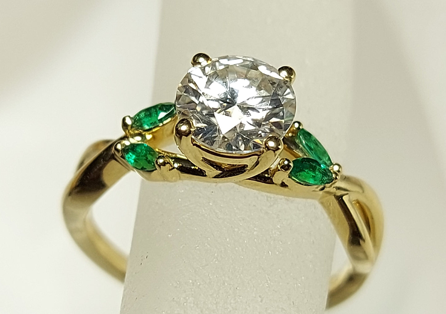 Bague de fiançailles en or et moissanite marquise Marquise cut 1Ct Moissanite taille brillant engagement ring in Gold or Platinum — custom handcrafted by Forever For Love