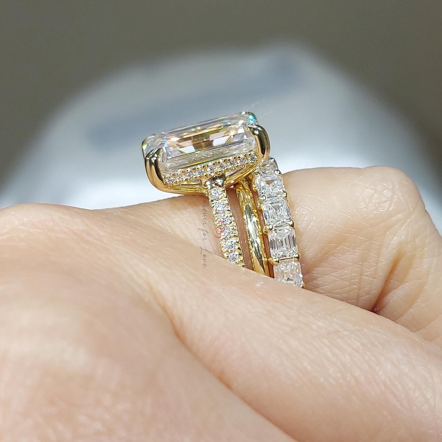 Moissanite émeraude 8 carats, Alliance émeraude Emerald cut Moissanite taille brillant engagement ring in Gold or Platinum — custom handcrafted by Forever For Love