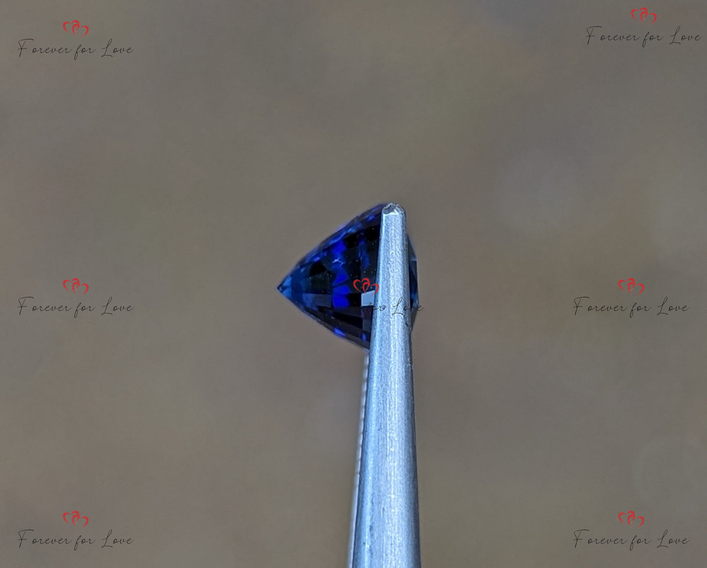 Natürlicher Royalblauer Saphir 3,15 Karat, Kissenschliff loser Edelstein, 9,5 x 6,7 x 6,1 mm, individuelles Schmuckgeschenk für sie Moissanite engagement ring in Gold or Platinum — custom handcrafted by Forever For Love