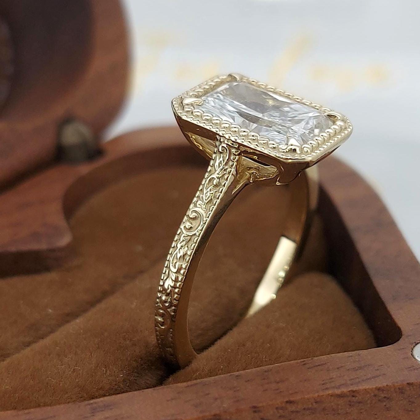 2 Karat IGI-zertifiziertes Radiant-Diamantband Radiant cut Moissanite engagement ring in 935er Argentium Silber — custom handcrafted by Forever For Love