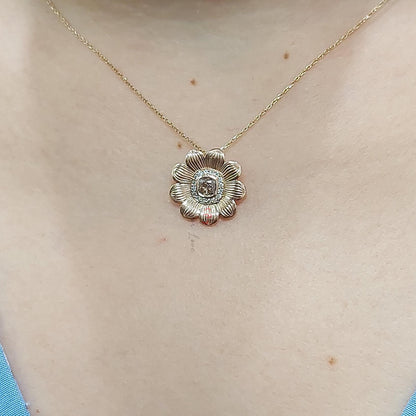 0,5 Karat Blumenförmige Naturdiamantkette, ausgefallener champagnerfarbener Kissenanhänger, echte Diamantkette für Damen, besonderes Geschenk für sie.
