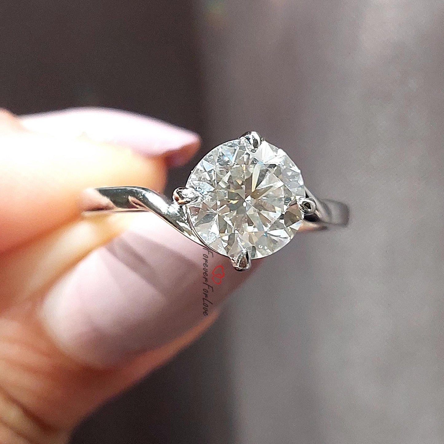 Bague de Fiançailles Solitaire 2 Carats Diamant de Synthèse Rond Round cut 1Ct Moissanite taille brillant engagement ring in Gold or Platinum — custom handcrafted by Forever For Love