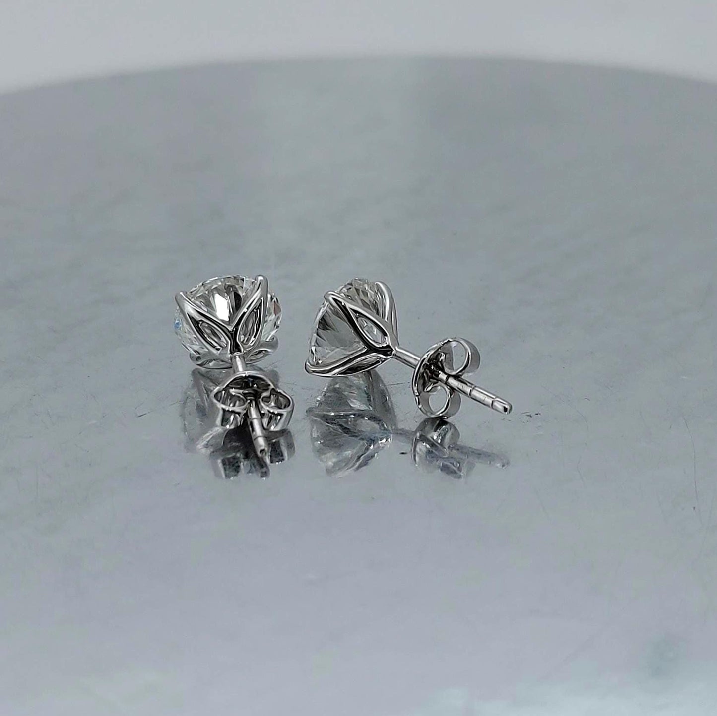 4 Karat Gesamt E, VVS2, IGI-zertifizierter Labor-Diamantrundenohrstecker, Weißgoldohrringe, Diamantohrstecker, Geburtstag, Valentinstagsgeschenk für sie Moissanite engagement ring in Gold or Platinum — custom handcrafted by Forever For Love