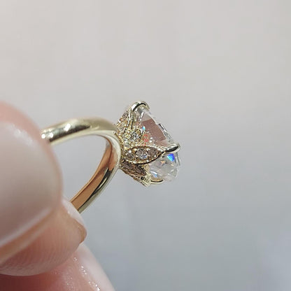 Oval Diamond, Moissanite Engagement Ring