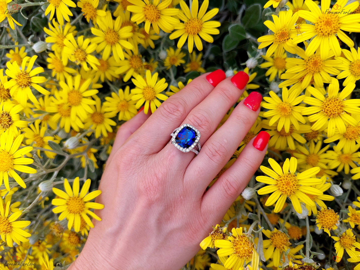 Bague de Fiançailles Halo Saphir Coussin 6,5 Ct avec Pavé Diamant Cushion cut 1Ct Saphir naturel engagement ring in Gold or Platinum — custom handcrafted by Forever For Love