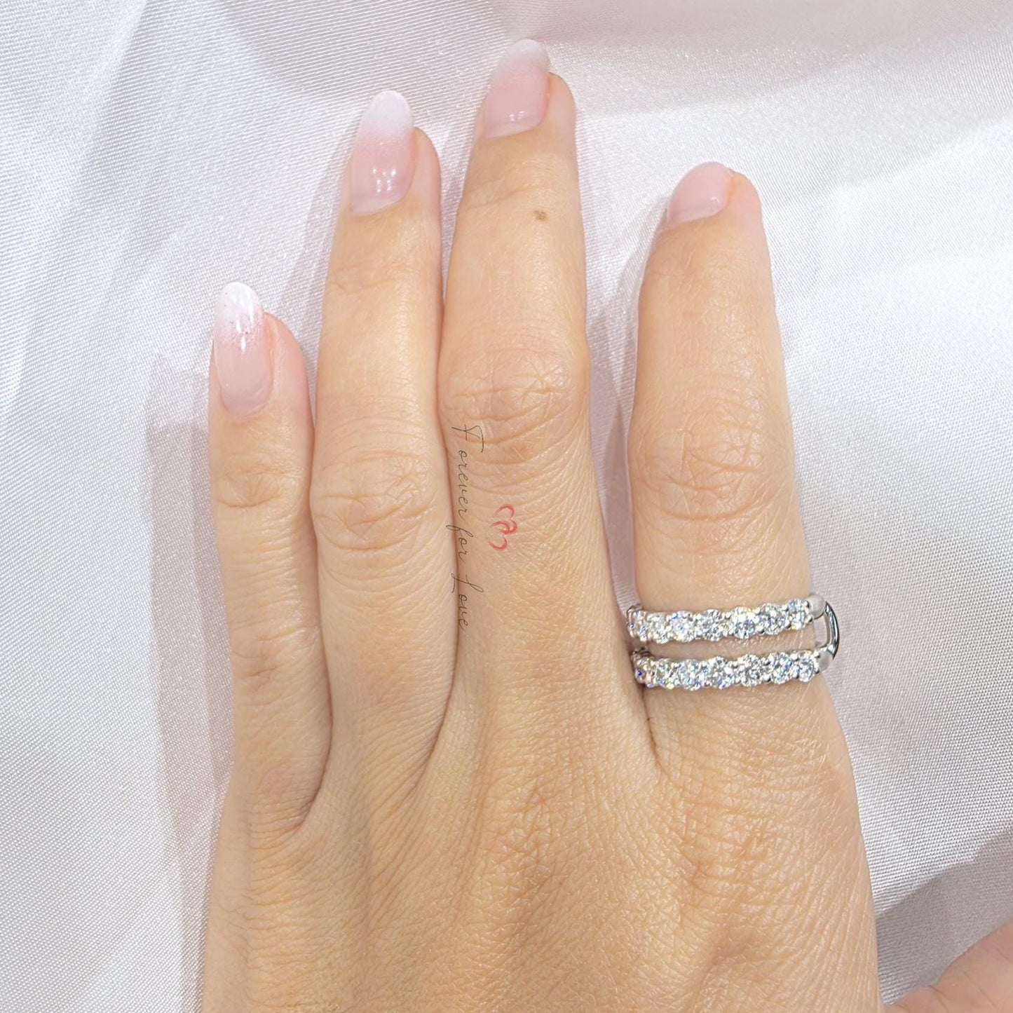 Alliance de mariage rehausseur, rehausseur femme diamant marquise vintage, bague de fiançailles empilable en or rose 14K massif pour elle. Marquise cut Moissanite taille brillant engagement ring in Gold or Platinum — custom handcrafted by Forever For Love