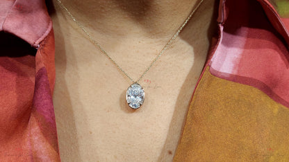 Ovale Moissanit-Halskette, 14k Gelbgold, Zierlicher minimalistischer Moissanit-Anhänger, Diamant-Alternative Damen-Halskette, Besonderes Geschenk für sie.