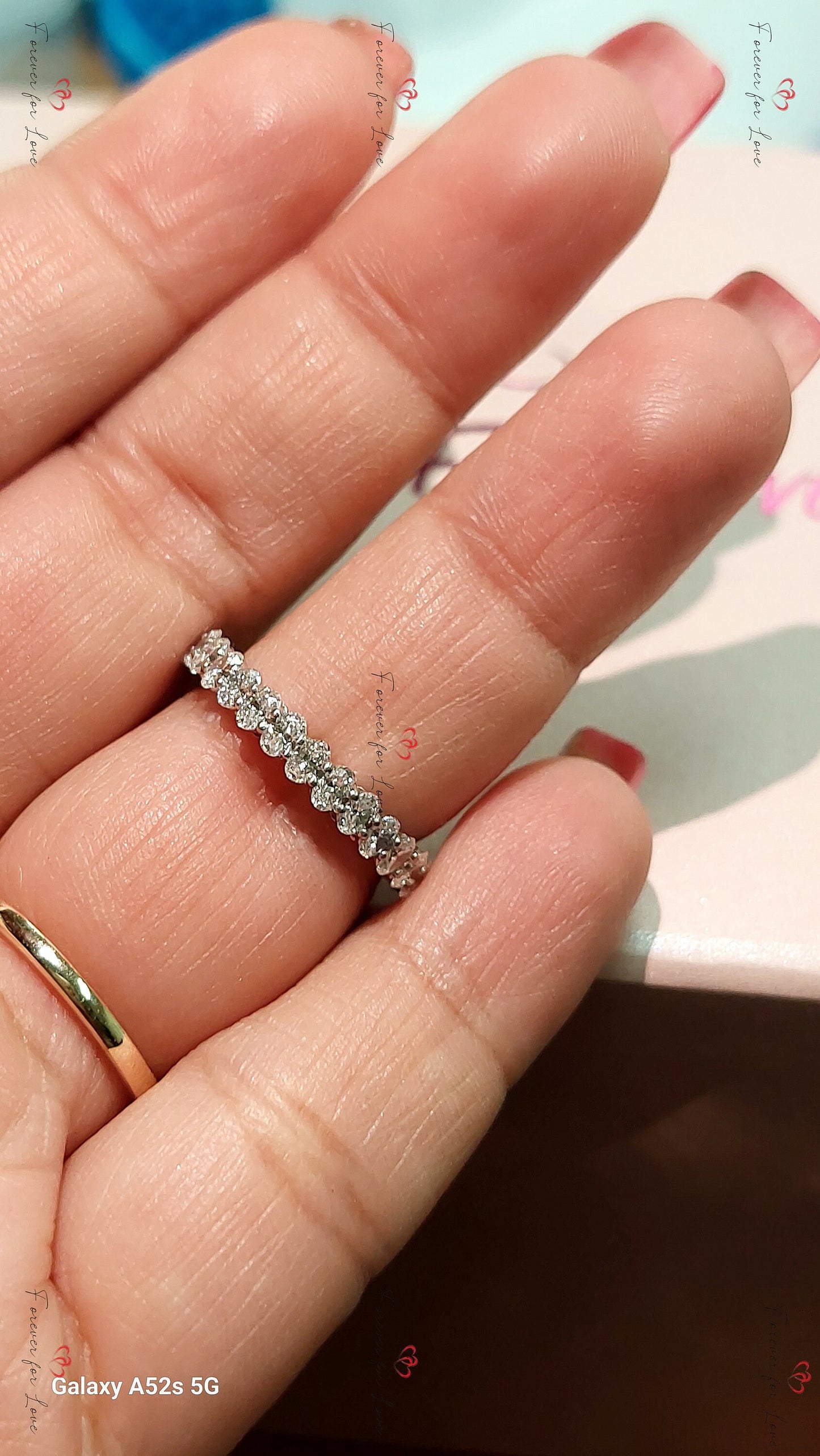 Bande de diamants ovales de laboratoire en or/platine, alliance trois quarts éternité avec diamant de laboratoire, bague ovale de mariage, d'anniversaire, ou empilable. Oval cut Moissanite taille brillant engagement ring in Gold or Platinum — custom handcrafted by Forever For Love